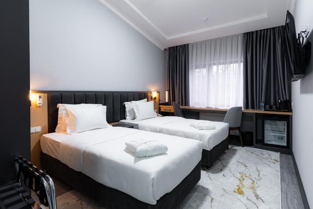 Quarto duplo standard, vista para o pátio | Roupas de cama antialérgicas, frigobar, cofres nos quartos