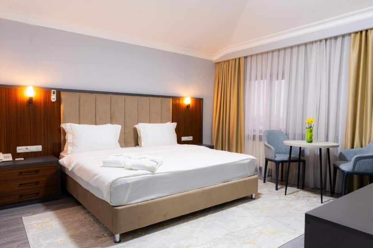 Suíte superluxo, vista para o pátio | Roupas de cama antialérgicas, frigobar, cofres nos quartos