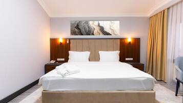 Hypo-allergenic bedding, minibar, in-room safe, blackout curtains