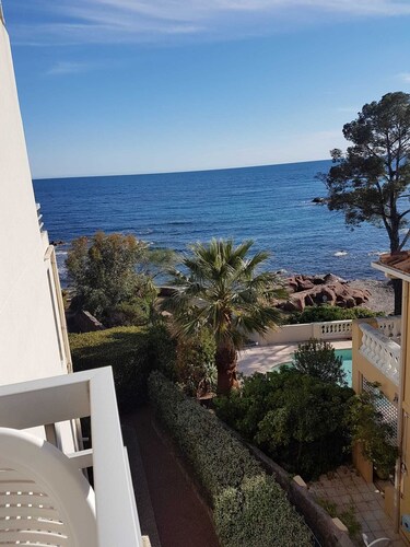 Appartement 2 pièces avec grande terrasse vue mer + accès privé à la plage