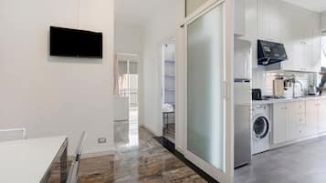 Frigorifero, microonde, piano cottura, macchina per tè/caffè