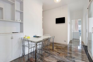 Dining - Bright Four-Room Apartment in Milan Affori with Balcony in Every Room (Milan)