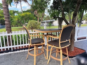 Outdoor dining - JW Modern 3BR House in Naples- 3 miles to Downtown (Naples)