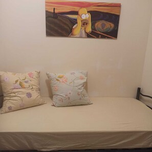1 dormitorio, tabla de planchar con plancha, wifi y ropa de cama