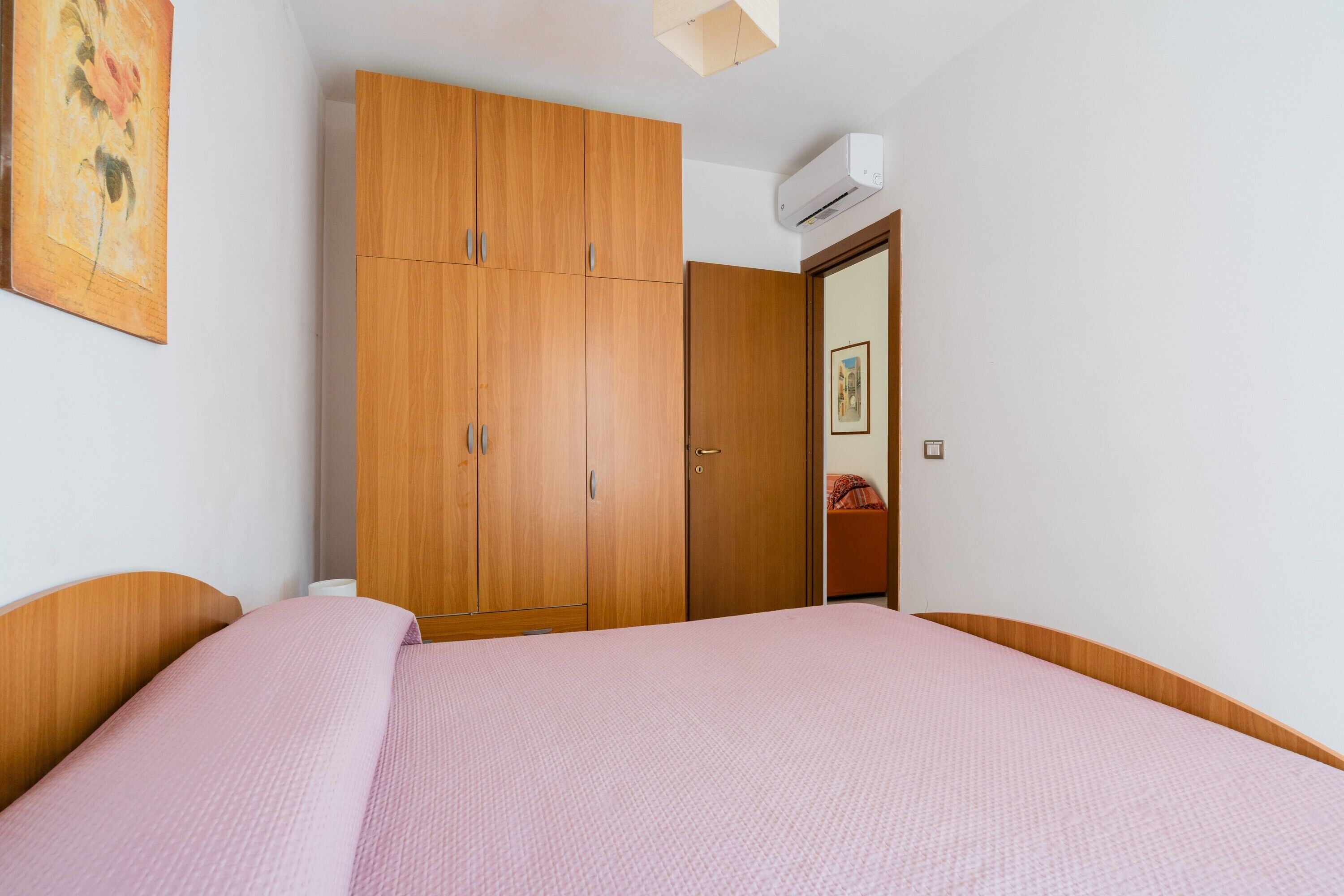 1 slaapkamer, een strijkplank/strijkijzer, wifi, beddengoed