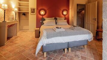 2 chambres, fer et planche à repasser, Wi-Fi, draps fournis