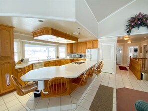 Private kitchen - The Beach House I and Beach House II (Garden City)