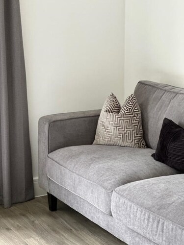 Stylish 2 Bedroom House - Village Location