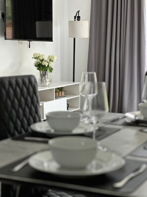House | 2 bedrooms - Stylish 2 Bedroom House - Village Location (Bedford)