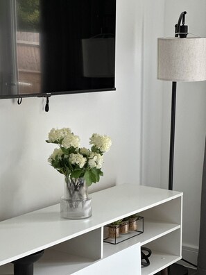 House | 2 bedrooms - Stylish 2 Bedroom House - Village Location (Bedford)