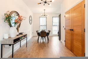 Nhà | 4 phòng ngủ 