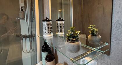 Elegant Apartment with 3 Bedrooms in the City Center