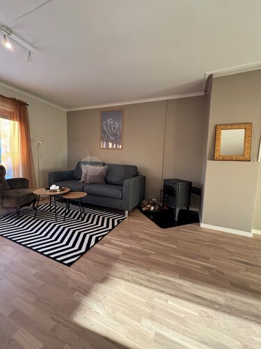 Spacious and central 3-bedroom apartment in a semi-detached house