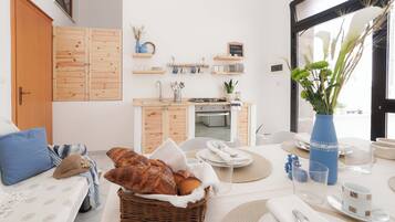 Apartment, 1 Queen Bed with Sofa bed, Kitchen | Dining