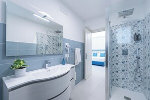 Deluxe Double Room, City View | Bathroom - Villa Zagara (Amalfi)
