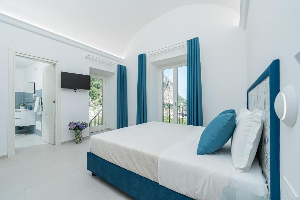 Deluxe Double Room, City View | Blackout drapes, iron/ironing board, free WiFi