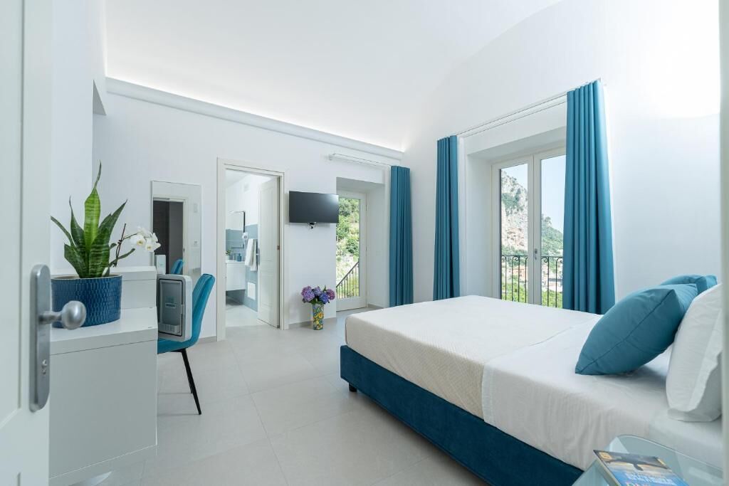 Doppia Deluxe, vista città | Tende oscuranti, ferro/asse da stiro, Wi-Fi gratuito