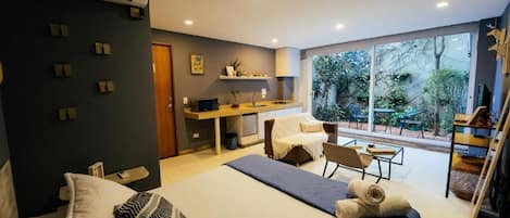 Suite, balcon, vue sur la cour intérieure | AccÚs au Wi-Fi (inclus)