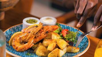 Alimentos y bebidas