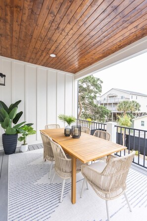 Outdoor dining - Family-Friendly Home w/ Pool & Arcade Near Beach (North Myrtle Beach)