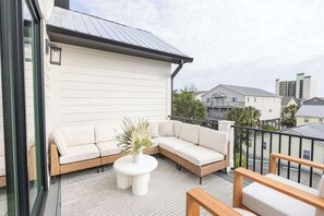 Property grounds - Family-Friendly Home w/ Pool & Arcade Near Beach (North Myrtle Beach)