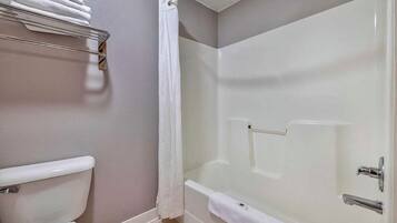 Handtücher, Seife, Toilettenpapier