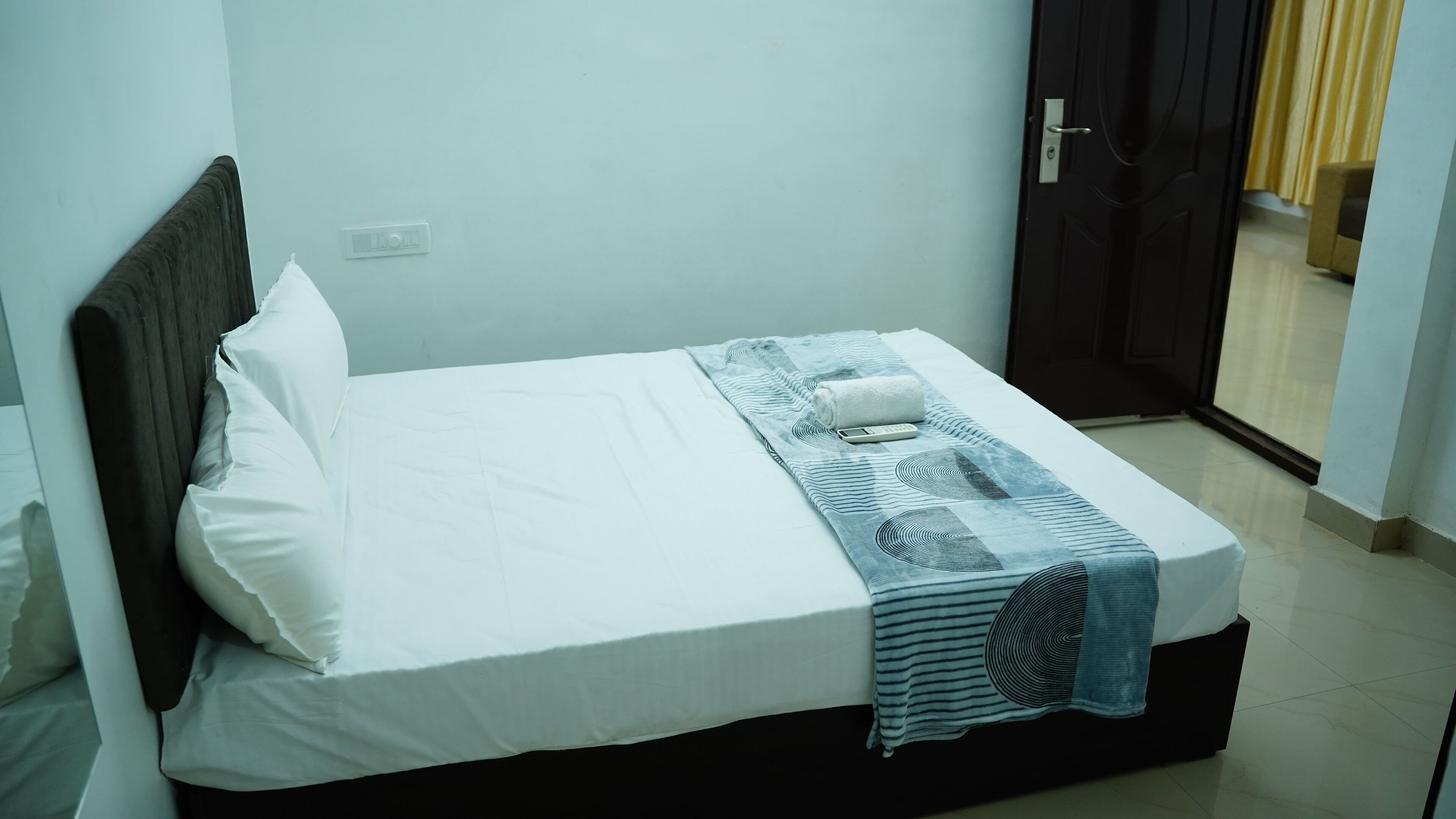 Familie appartement, uitzicht op stad | Een bureau, een laptopwerkplek, gratis wifi