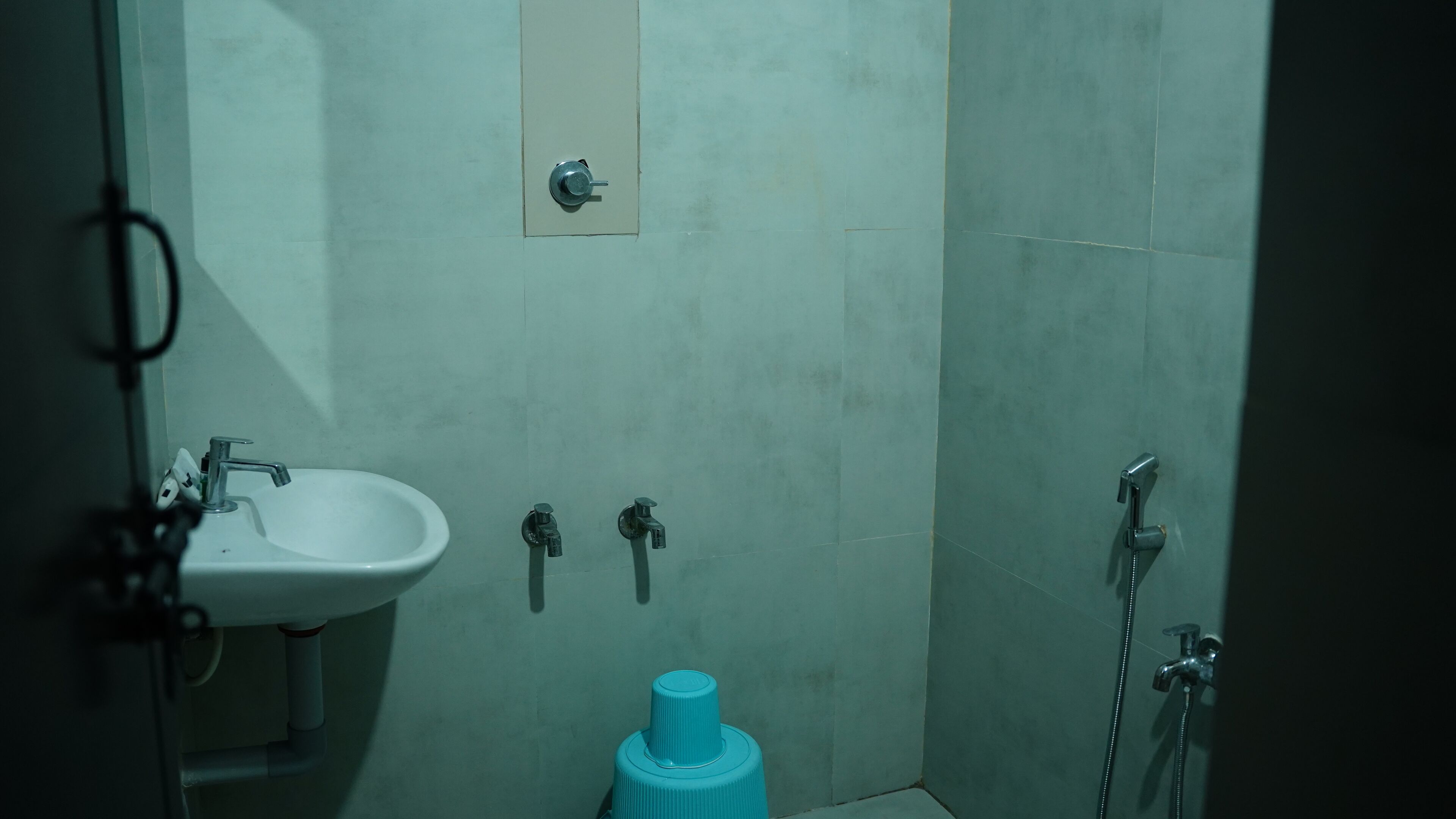 Douche, articles de toilette (gratuits), séchoir à cheveux