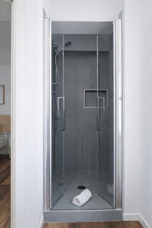 Shower, hair dryer, towels, soap - Antico Podere San Luca (Bologna)