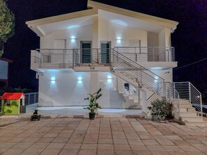 Front of property - Villa Rosy (Butera)