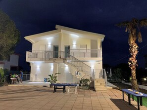 Front of property - Villa Rosy (Butera)