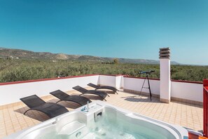 Private spa tub