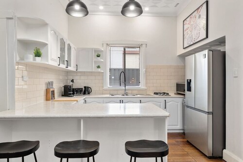 Nestled in a quiet street, minutes from Perth City Centre, Crown & Optus.