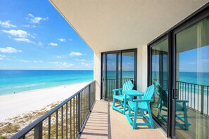 Property grounds - Serenity Shores PCB @ Edgewater - 5th floor, balcony, stunningly updated (Panama City Beach)
