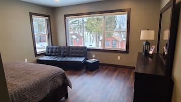 3 soverom, strykejern/-brett, wi-fi og sengetøy