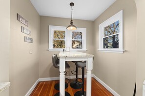 Dining - Cozy Cottage - Near Sanford Hospital (Sioux Falls)