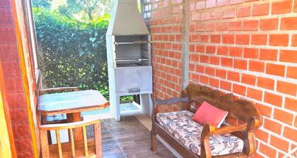 Tarumã Challes 03, complete chalet with balcony and barbecue, pets allowed.
