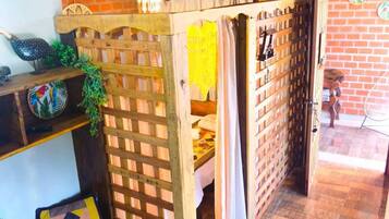 Ferros/tábuas de passar roupa, Wi-Fi de cortesia, roupa de cama