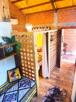 Ferros/tábuas de passar roupa, Wi-Fi de cortesia, roupa de cama