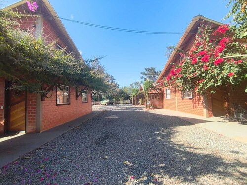 Tarumã Challes 03, complete chalet with balcony and barbecue, pets allowed.