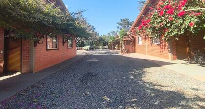 Tarumã Challes 03, complete chalet with balcony and barbecue, pets allowed.