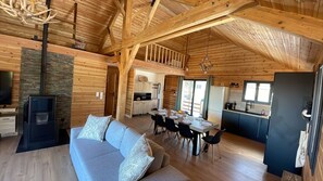 Flat-screen TV, fireplace, DVD player - Le Chalet (Selonnet)