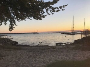 Beach - 6 Bedroom Historic Home 5 min walk to Beach!  (Muskegon)