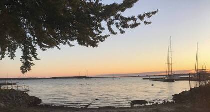 6 Bedroom Historic Home 5 min walk to Beach!