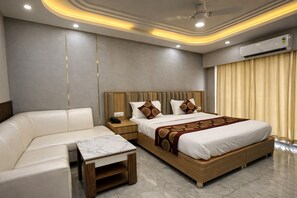 Luxury Double Room, Balcony | Soundproofing, free WiFi, wheelchair access - Hotel Shree Sadhna  (Vrindavan)