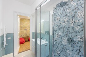 Hair dryer, towels - Shanti Apartment near the Castro Pretorio metro stop (Rome)