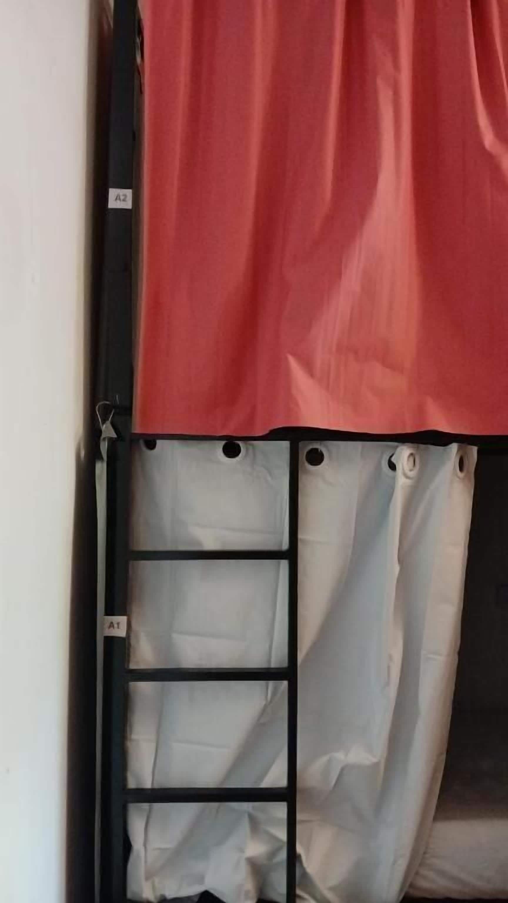 ستائر تعتيم وواي فاي مجانًا