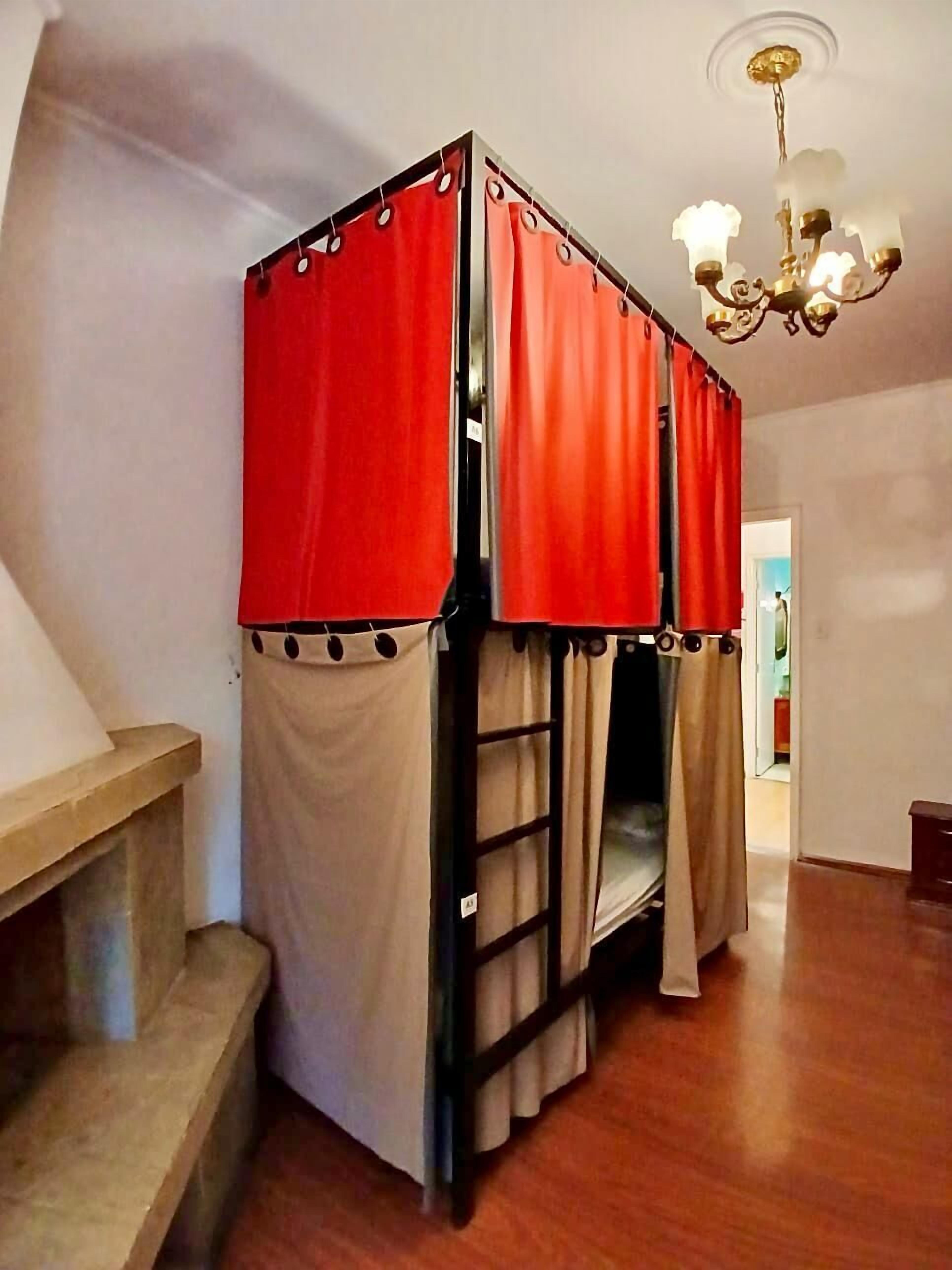 Blackout drapes, free WiFi