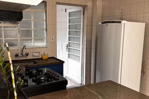 Geladeira, micro-ondas, fogão, cooktop