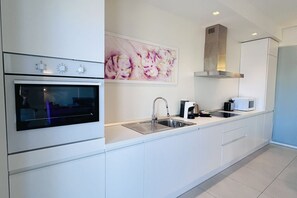 Réfrigérateur, micro-ondes, lave-vaisselle